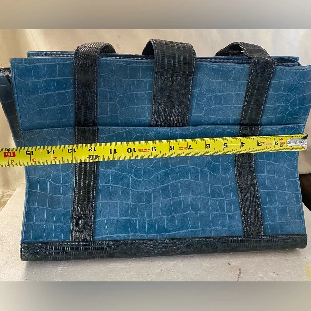 Stylish Blue Crocodile Pattern Dog Carrier Hang in Shoulder Bag .